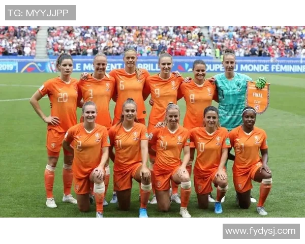 荷兰足球巨星盘点：那些在绿茵场上闪耀的传奇人物